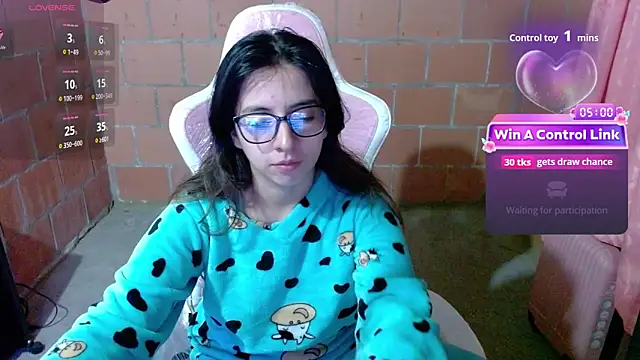 Snapshot of Maggie_Fox3 chatting on May 17, 3:48 am Maggie Fox3 online show from May 17, 3:48 am