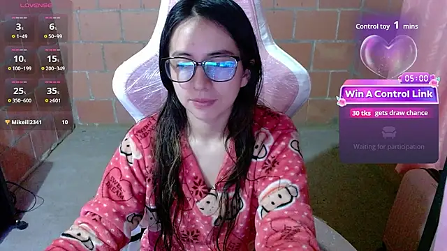 Snapshot of Maggie_Fox3 chatting on May 18, 12:29 am Maggie Fox3 online show from May 18, 12:29 am
