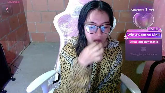 Snapshot of Maggie_Fox3 chatting on May 19, 1:22 am Maggie Fox3 online show from May 19, 1:22 am