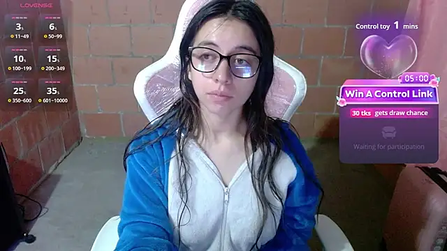 Snapshot of Maggie_Fox3 chatting on May 25, 1:00 am Maggie Fox3 online show from May 25, 1:00 am