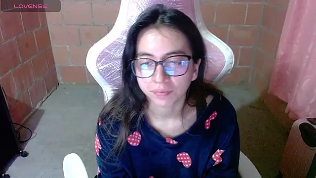 Snapshot of Maggie_Fox3 chatting on May 30, 1:35 am Maggie Fox3 online show from May 30, 1:35 am
