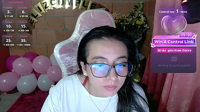 Snapshot of Maggie_Fox3 chatting on June 5, 3:02 am Maggie Fox3 online show from June 5, 3:02 am