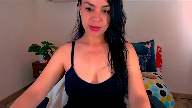 Snapshot of LATINGODDESS_X chatting on June 19, 3:05 pm LATINGODDESS X online show from June 19, 3:05 pm