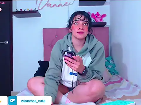 Vannessa  Shy online show from October 28, 1:20 am