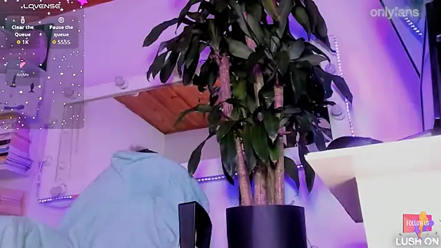 Snapshot of _asscutebig_ chatting on October 7, 5:48 am  asscutebig  online show from October 7, 5:48 am