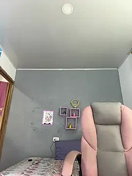 Snapshot of SexyLeilaa chatting on December 19, 6:45 am SexyLeilaa online show from December 19, 6:45 am