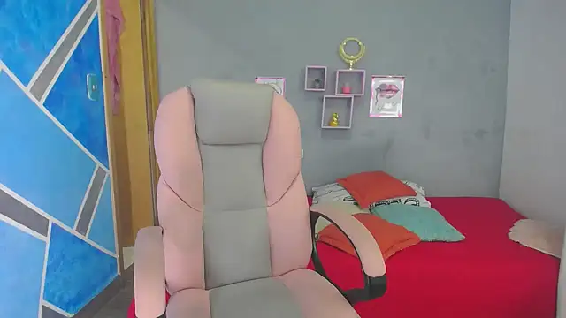 Snapshot of SexyLeilaa chatting on December 27, 3:09 am SexyLeilaa online show from December 27, 3:09 am