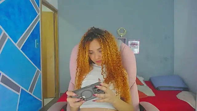 Snapshot of SexyLeilaa chatting on January 8, 6:09 am SexyLeilaa online show from January 8, 6:09 am