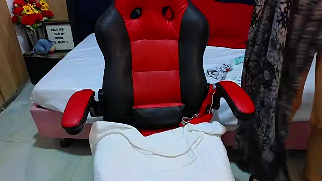 Snapshot of SexyLeilaa chatting on February 20, 5:12 am SexyLeilaa online show from February 20, 5:12 am