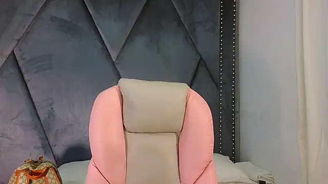 Snapshot of SexyLeilaa chatting on March 9, 12:00 am SexyLeilaa online show from March 9, 12:00 am