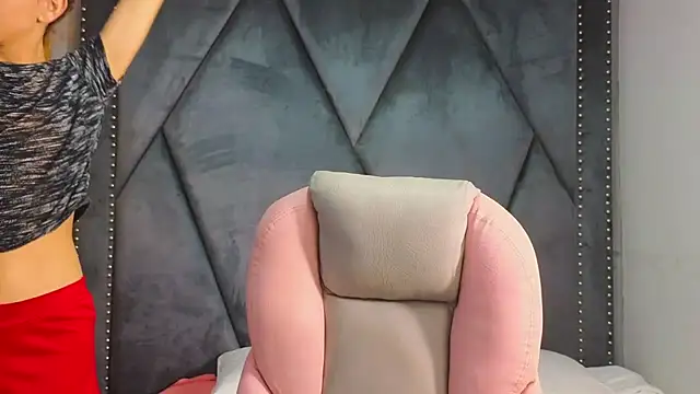 Snapshot of SexyLeilaa chatting on March 11, 1:05 am SexyLeilaa online show from March 11, 1:05 am