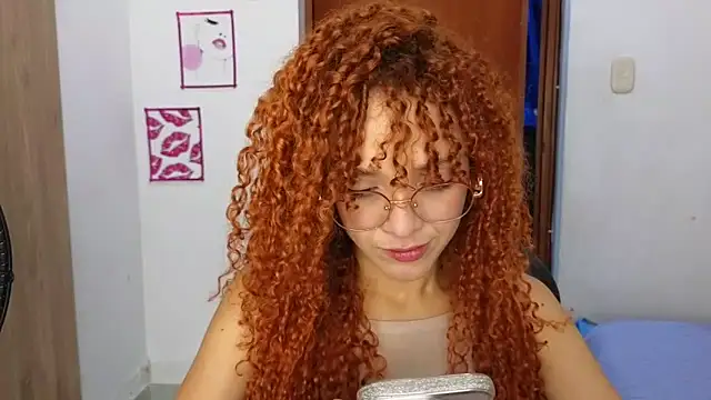 Snapshot of SexyLeilaa chatting on October 18, 1:41 am SexyLeilaa online show from October 18, 1:41 am