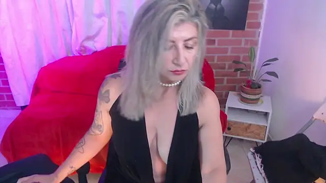 agnes blackmoree online show from February 15, 3:25 am