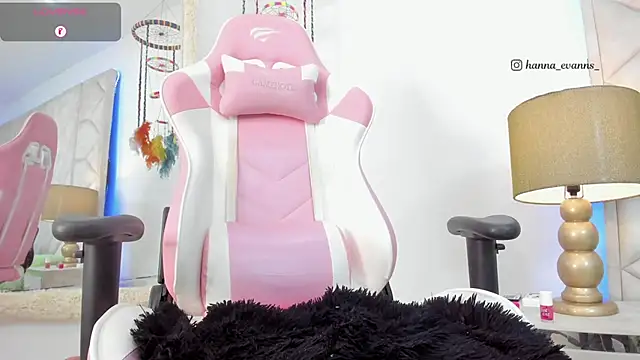 Hanna Evaanss online show from February 12, 5:05 am