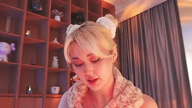 Snapshot of hyun_chia chatting on November 6, 1:39 am hyun chia online show from November 6, 1:39 am