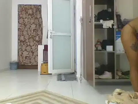 Snapshot of Sweetbaby004 chatting on March 7, 8:33 pm Sweetbaby004 online show from March 7, 8:33 pm