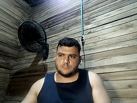 Snapshot of Arcangel_05 chatting on April 25, 4:48 am Arcangel 05 online show from April 25, 4:48 am