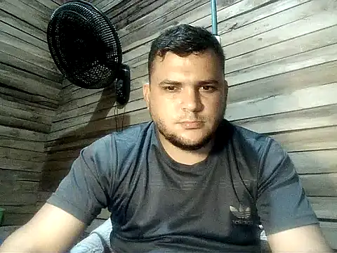 Snapshot of Arcangel_05 chatting on April 30, 5:03 am Arcangel 05 online show from April 30, 5:03 am
