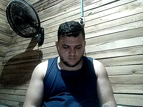 Snapshot of Arcangel_05 chatting on May 4, 3:13 am Arcangel 05 online show from May 4, 3:13 am
