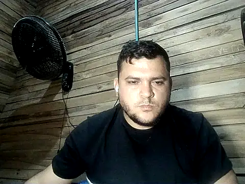 Snapshot of Arcangel_05 chatting on May 8, 4:51 am Arcangel 05 online show from May 8, 4:51 am