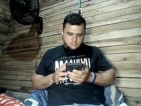 Snapshot of Arcangel_05 chatting on May 10, 4:39 am Arcangel 05 online show from May 10, 4:39 am