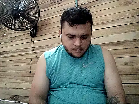 Snapshot of Arcangel_05 chatting on May 11, 4:04 pm Arcangel 05 online show from May 11, 4:04 pm