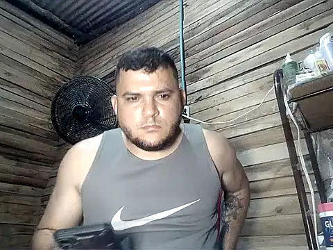Snapshot of Arcangel_05 chatting on May 13, 3:59 am Arcangel 05 online show from May 13, 3:59 am