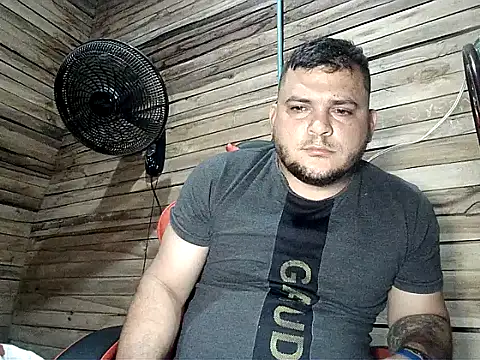 Snapshot of Arcangel_05 chatting on May 15, 2:18 am Arcangel 05 online show from May 15, 2:18 am