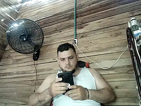 Snapshot of Arcangel_05 chatting on May 20, 3:29 pm Arcangel 05 online show from May 20, 3:29 pm