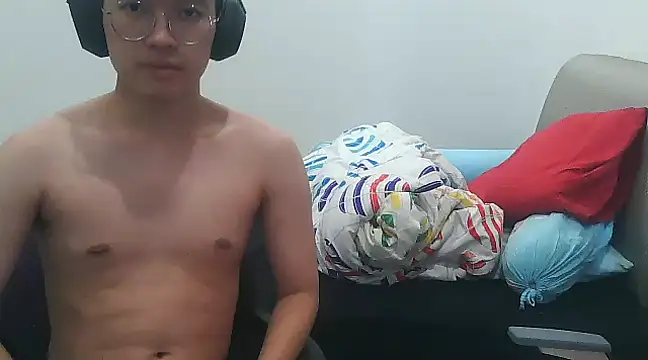 Snapshot of DecisiveFreedom chatting on December 14, 7:40 am DecisiveFreedom online show from December 14, 7:40 am