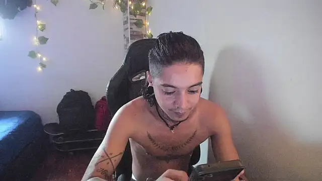 Snapshot of saad_man chatting on November 16, 8:47 pm saad man online show from November 16, 8:47 pm