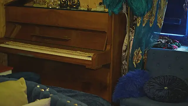 VanessaDoyle online show from March 28, 1:54 pm