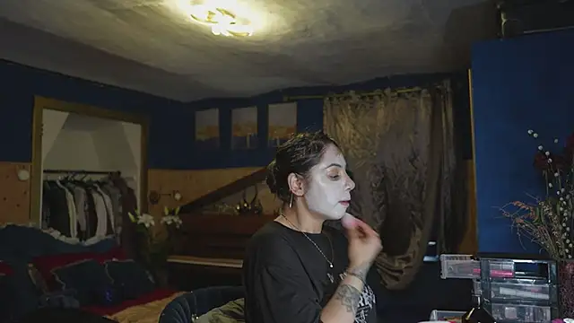 VanessaDoyle online show from April 19, 9:30 am