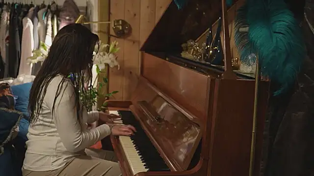 VanessaDoyle online show from April 20, 3:37 pm