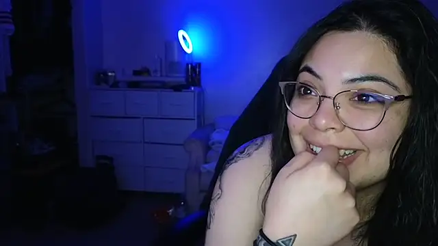 Snapshot of drizzypeach602 chatting on February 5, 3:55 am drizzypeach602 online show from February 5, 3:55 am