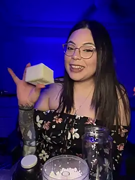 Snapshot of drizzypeach602 chatting on February 6, 3:06 am drizzypeach602 online show from February 6, 3:06 am