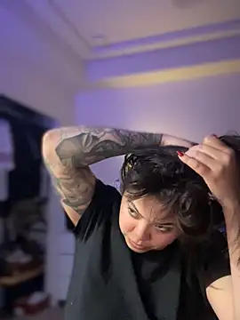 Snapshot of drizzypeach602 chatting on February 7, 9:16 am drizzypeach602 online show from February 7, 9:16 am