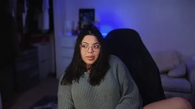 Snapshot of drizzypeach602 chatting on February 13, 2:12 am drizzypeach602 online show from February 13, 2:12 am