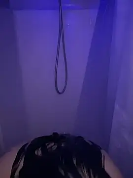 Snapshot of drizzypeach602 chatting on February 14, 8:42 am drizzypeach602 online show from February 14, 8:42 am