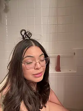 Snapshot of drizzypeach602 chatting on February 15, 6:23 am drizzypeach602 online show from February 15, 6:23 am