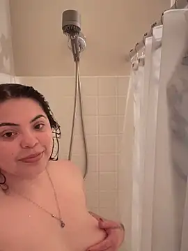 Snapshot of drizzypeach602 chatting on February 20, 5:01 am drizzypeach602 online show from February 20, 5:01 am