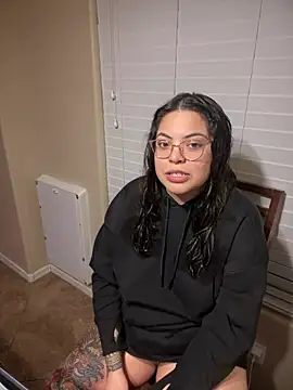 Snapshot of drizzypeach602 chatting on February 22, 7:56 am drizzypeach602 online show from February 22, 7:56 am