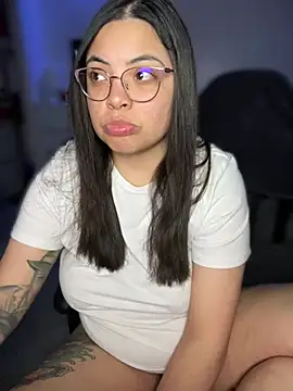 Snapshot of drizzypeach602 chatting on March 19, 6:46 am drizzypeach602 online show from March 19, 6:46 am