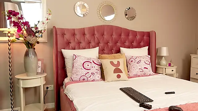 Snapshot of IsabellaMysty chatting on December 1, 10:26 pm IsabellaMysty online show from December 1, 10:26 pm