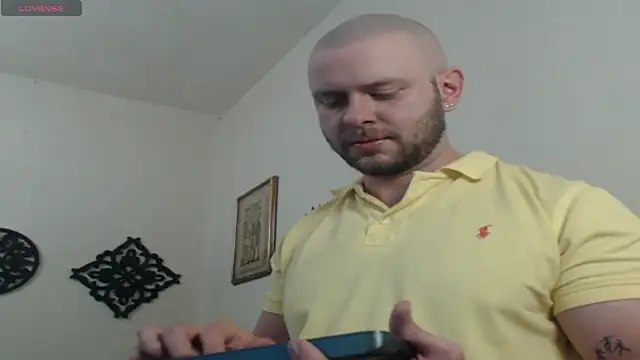 Snapshot of TONY_WHITE_7 chatting on April 29, 1:21 am TONY WHITE 7 online show from April 29, 1:21 am