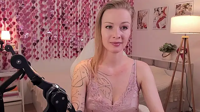 Snapshot of MissRightX chatting on April 25, 1:41 pm MissRightX online show from April 25, 1:41 pm