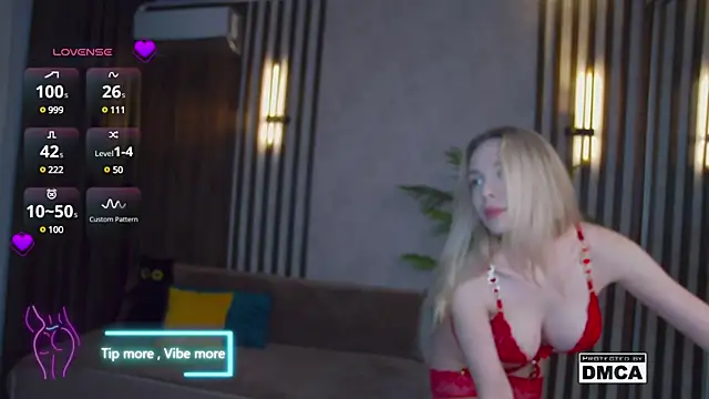 Snapshot of Holl1Would chatting on February 13, 10:22 pm Holl1Would online show from February 13, 10:22 pm