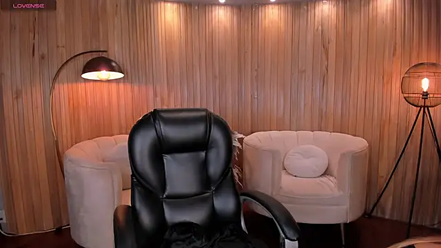 Snapshot of LexieWayne chatting on December 18, 7:52 pm LexieWayne online show from December 18, 7:52 pm