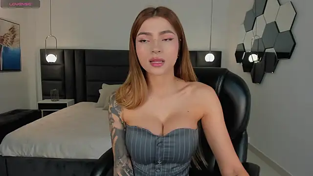 Snapshot of LexieWayne chatting on March 15, 12:56 pm LexieWayne online show from March 15, 12:56 pm