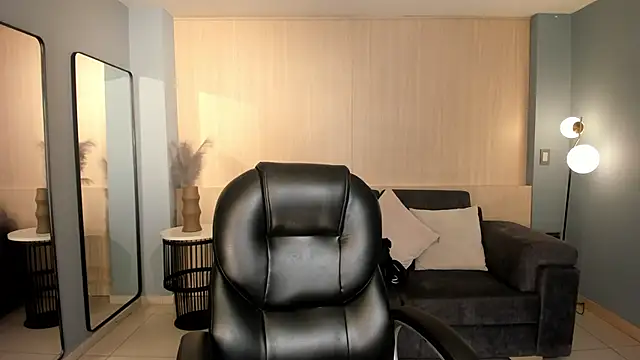 Snapshot of LexieWayne chatting on December 19, 7:32 pm LexieWayne online show from December 19, 7:32 pm